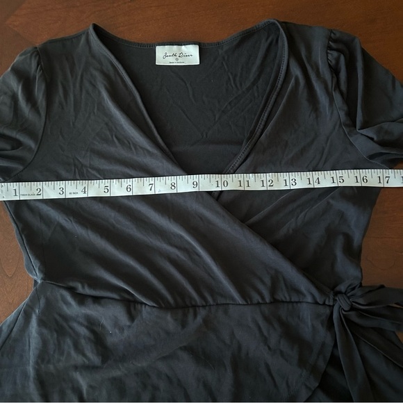 South River | Black Peplum Blouse - Picture 8 of 12